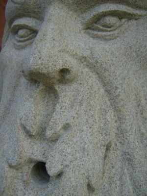 MASCHERA IN PIETRA CM. 50