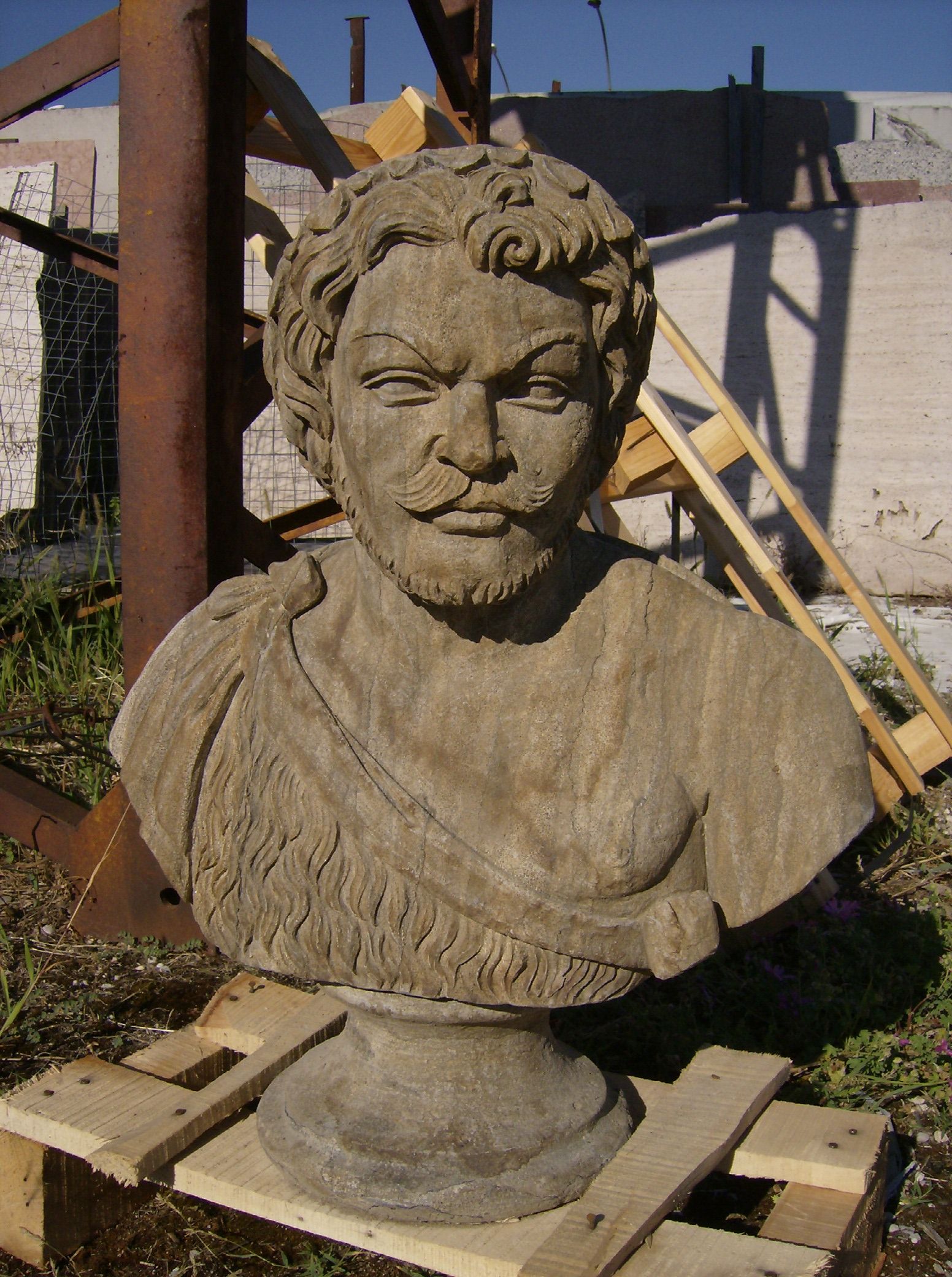 BUSTO IN PIETRA VECCHIA SCOLPITA MOD.2521