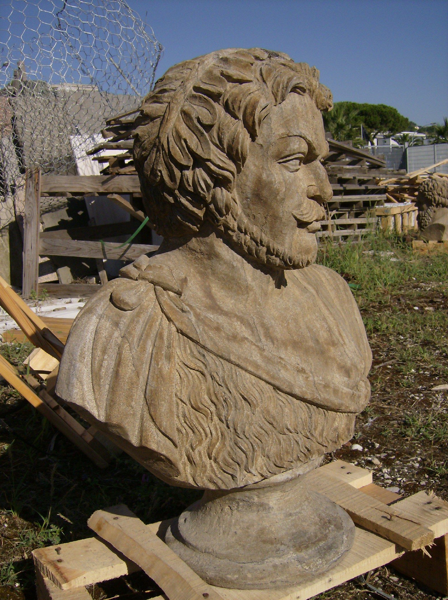 BUSTO IN PIETRA VECCHIA SCOLPITA MOD.2521 - Clicca l'immagine per chiudere