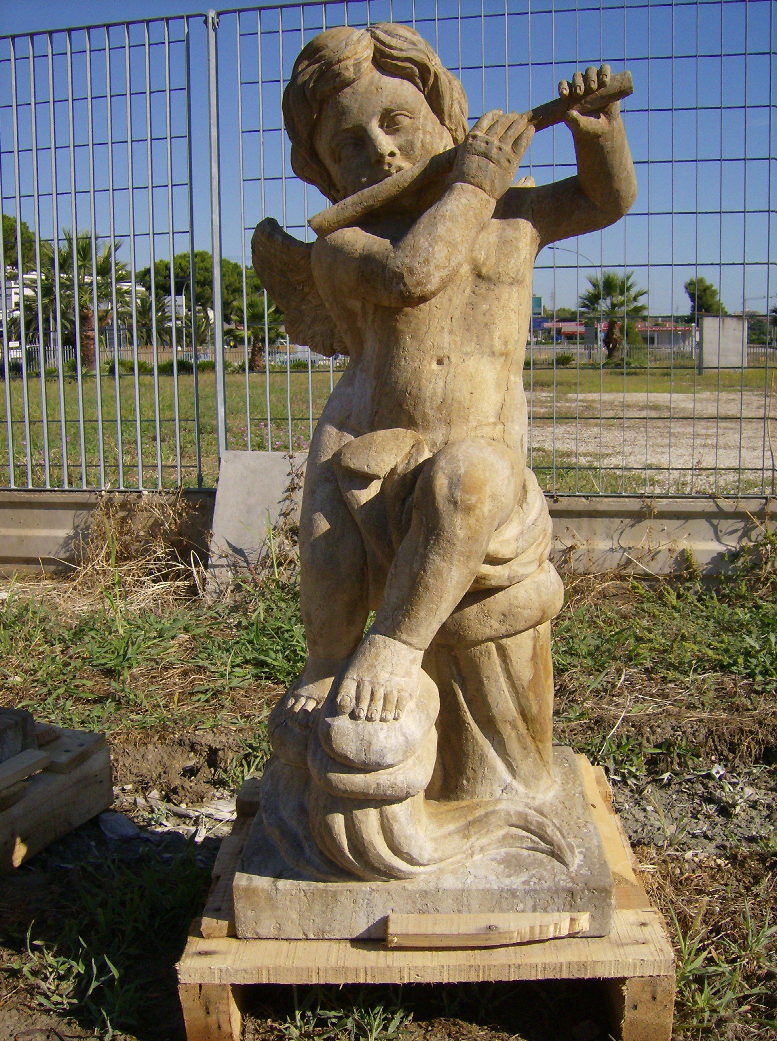 STATUA PUTTO MUSICISTA IN PIETRA VECCHIA CM. 100 - Clicca l'immagine per chiudere