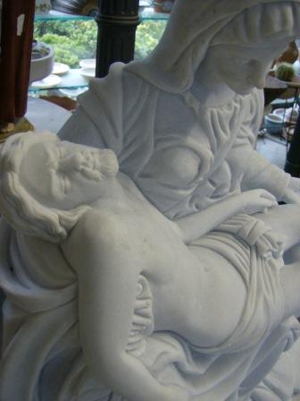 STATUA PIETA' DI MICHELANGELO IN MARMO Cm. 55 - Clicca l'immagine per chiudere