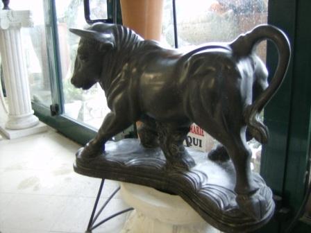 TORO IN MARMO NERO Cm. 60