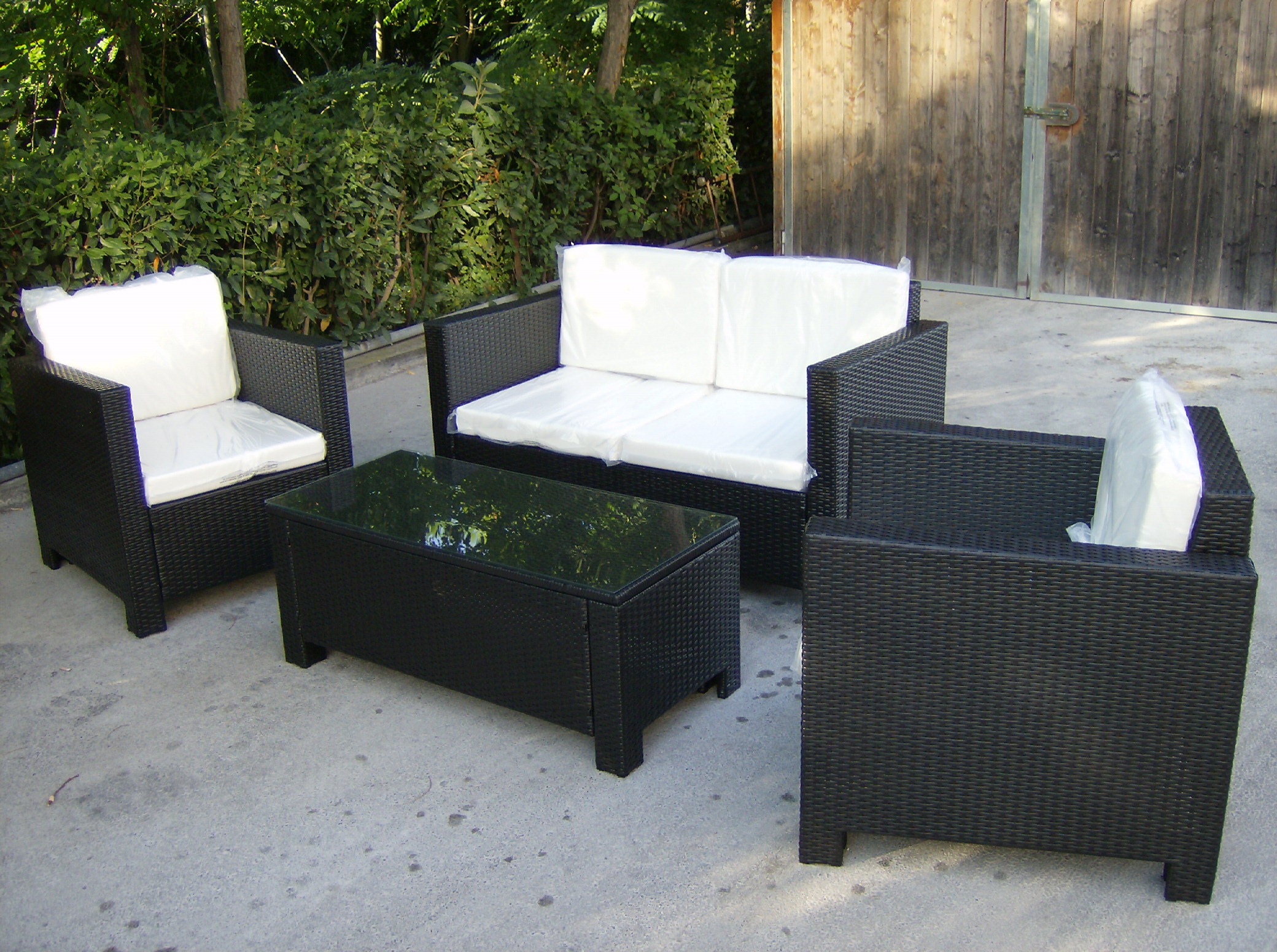 SET SALOTTO + TAVOLINO IN POLYRATTAN MOD. S02