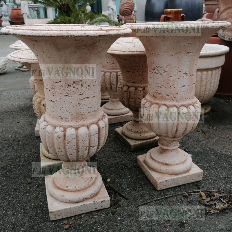 COPPIA DI VASI A CALICE IN CEMENTO TIPO TRAVERTINO CM. 65